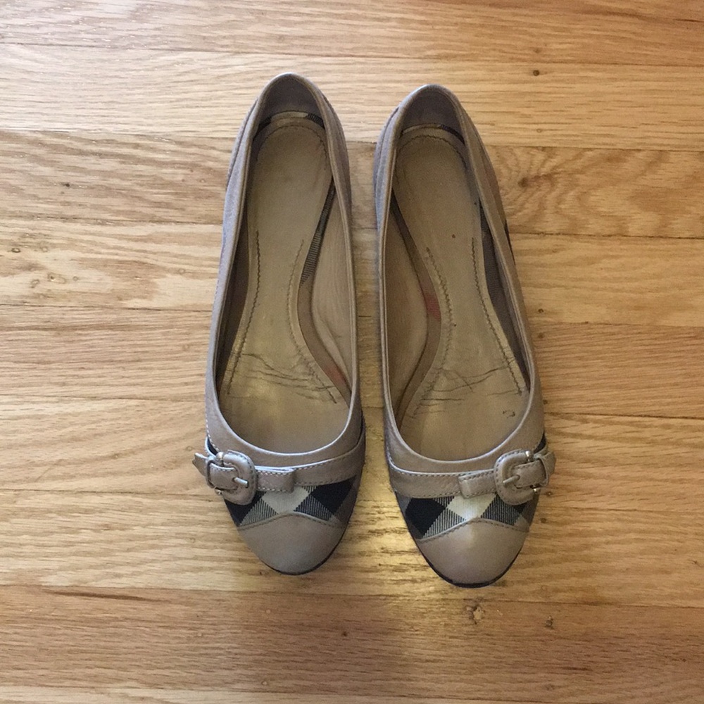 Burberry flats size 8